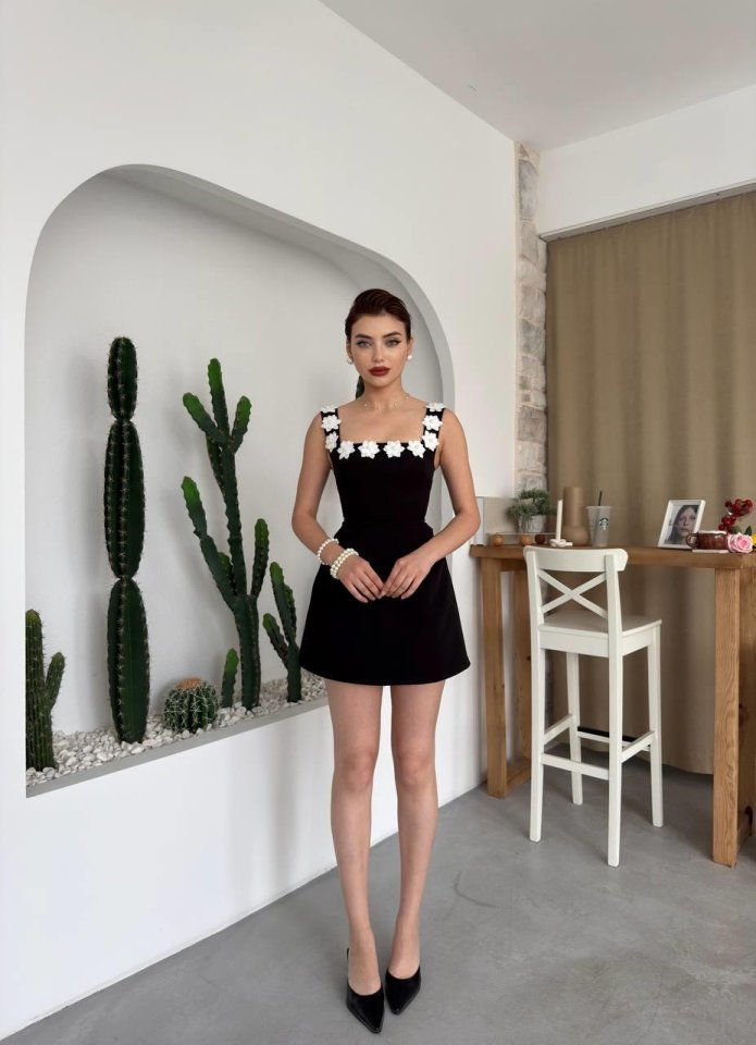 Alyosa Çiçek Detaylı Elbise
