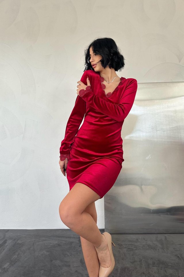 Siyah Yaka Ve Kol Dantelli Mini Elbise